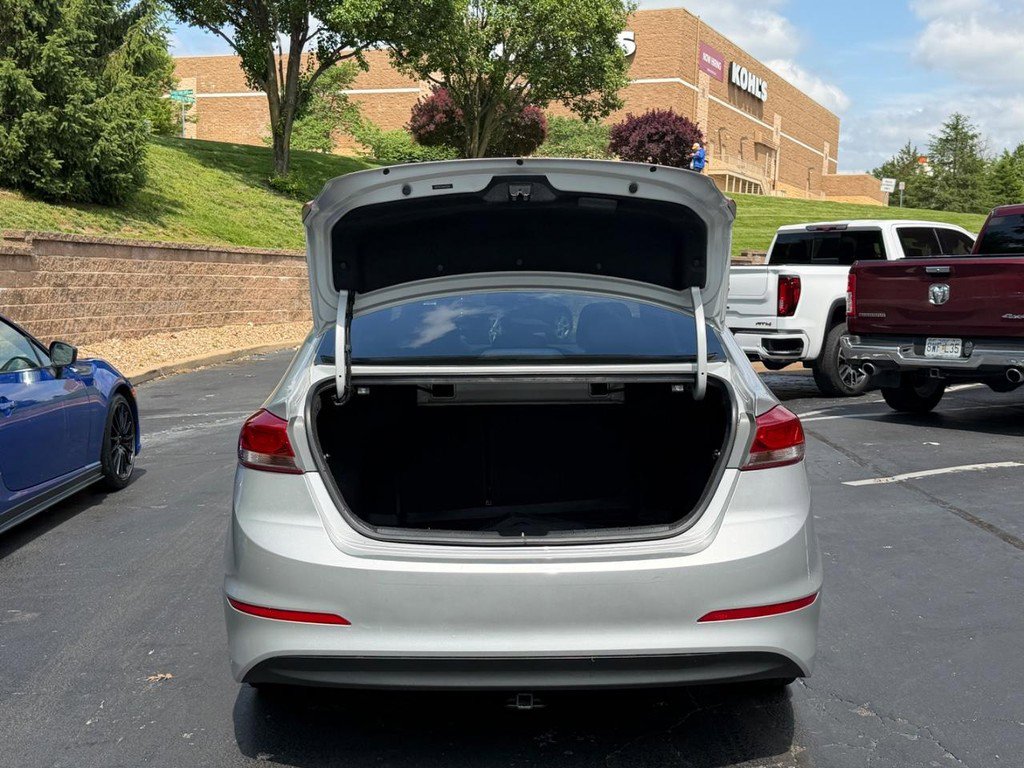 Used 2017 Hyundai Elantra Limited FWD image 4