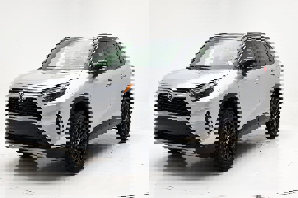 Used 2025 Toyota RAV4 XSE w/ Weather Package AWD/4WD image 2