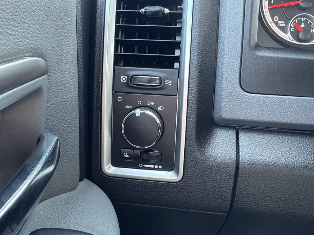 Used 2019 RAM 1500 Classic SLT AWD/4WD image 15