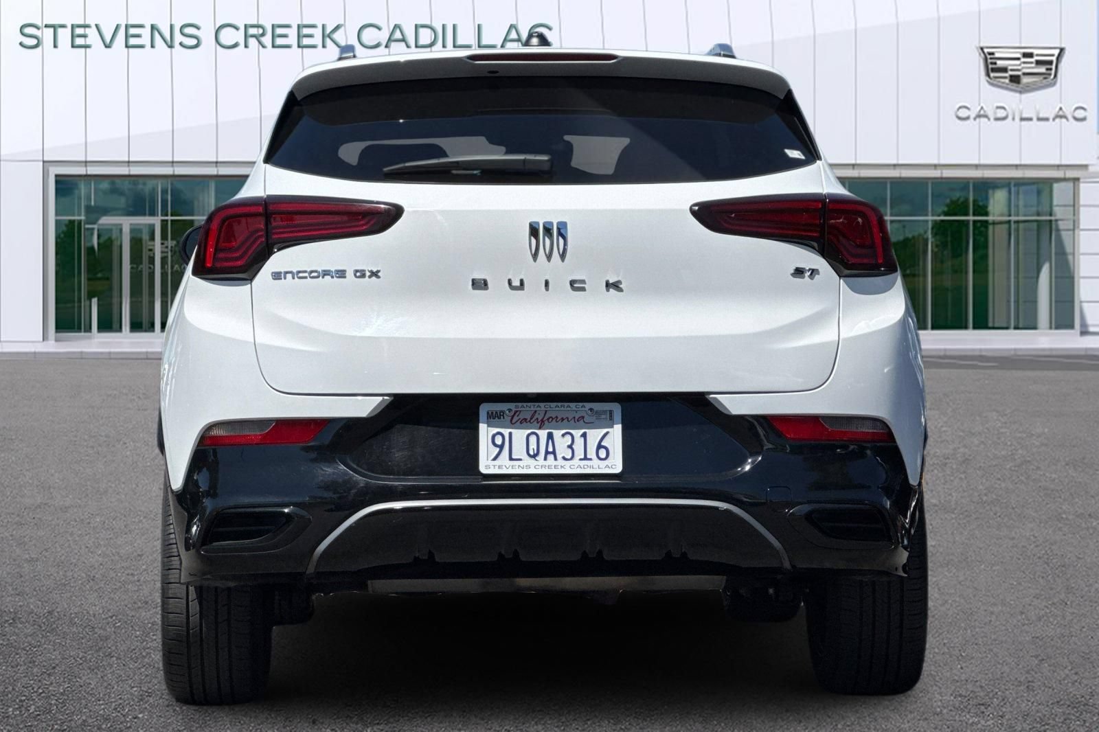 Used 2024 Buick Encore GX Sport Touring FWD image 4
