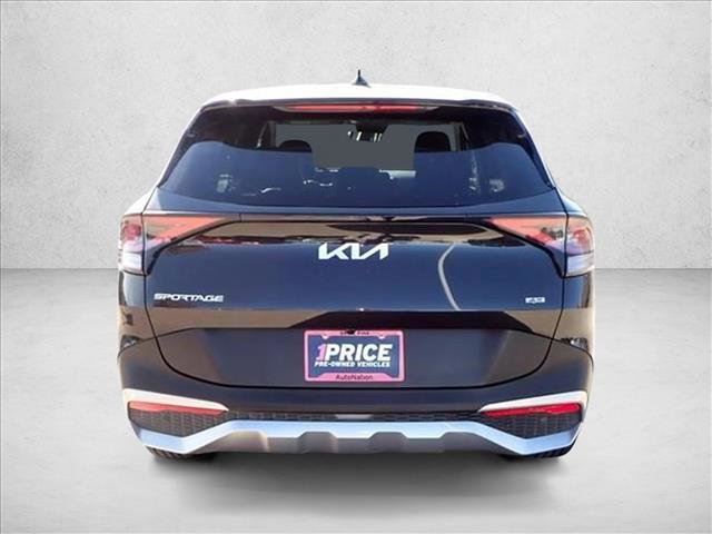 Used 2024 Kia Sportage LX image 3