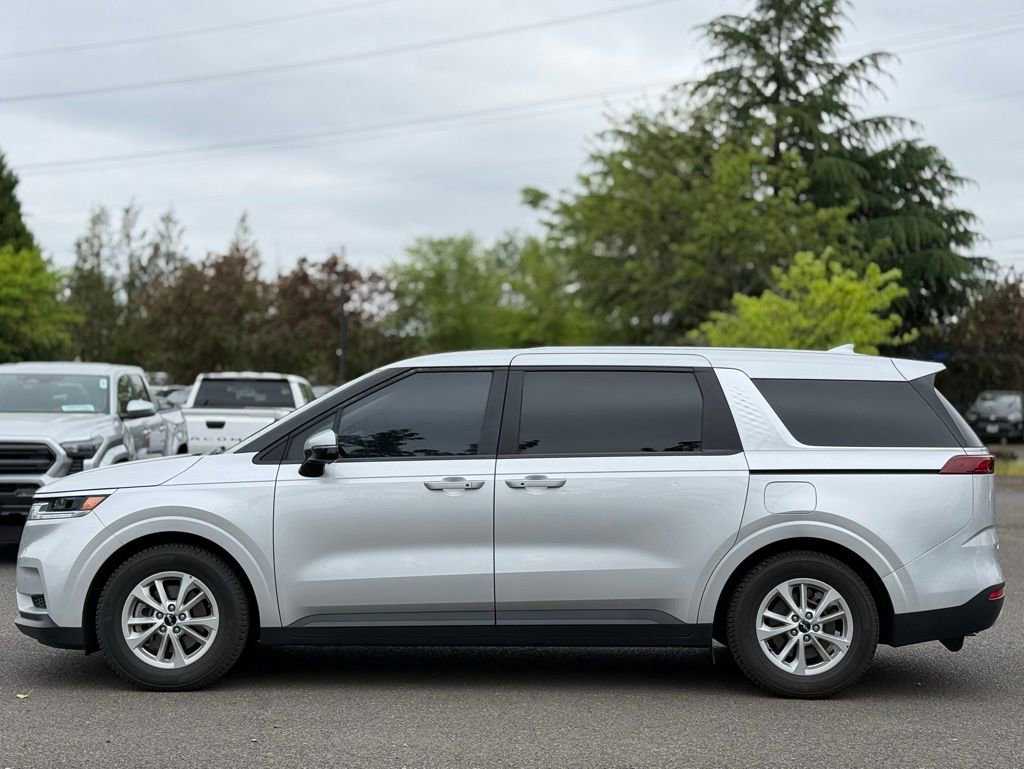 Used 2022 Kia Carnival LX FWD image 2