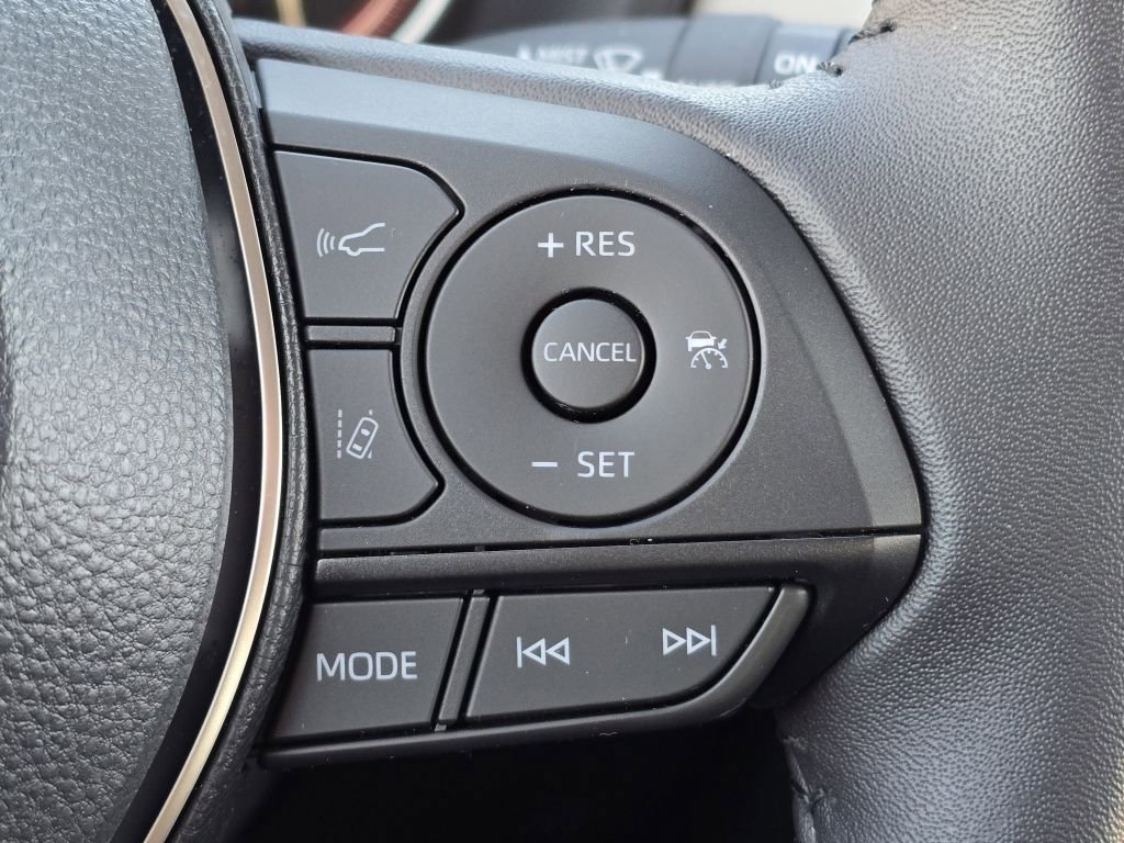 Used 2025 Toyota RAV4 XLE Premium image 50