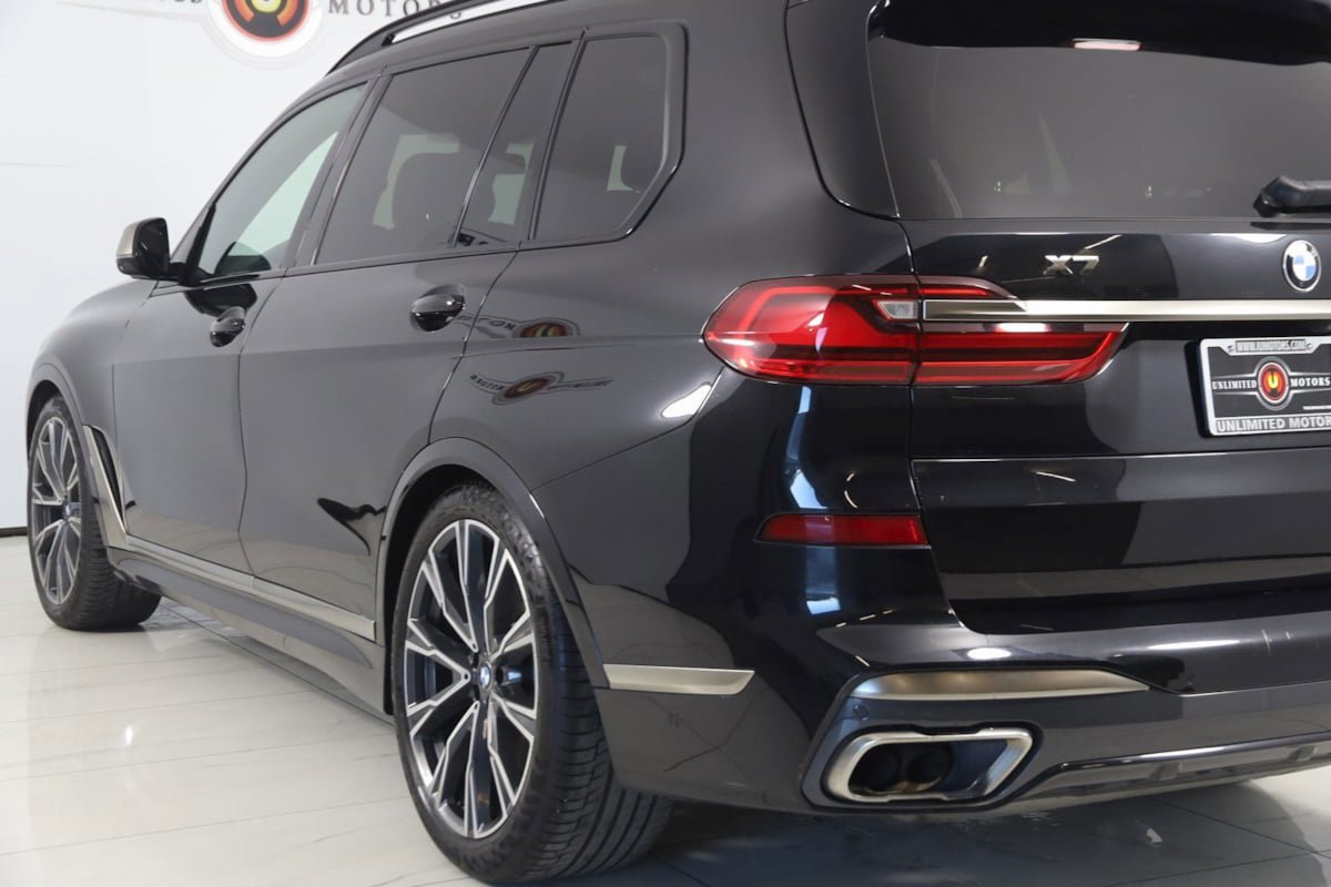 Used 2022 BMW X7 M50i w/ Executive Package image 29