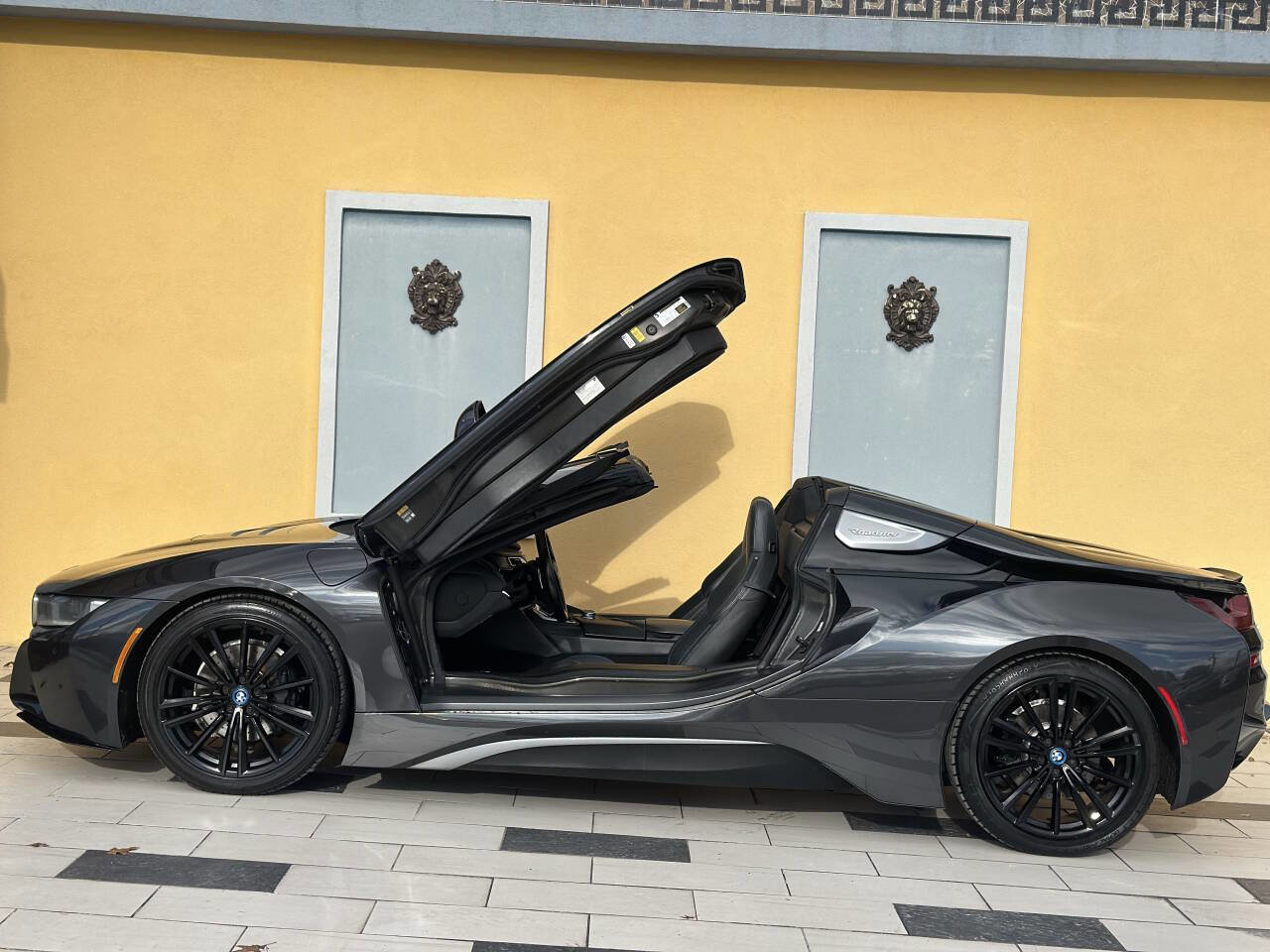 Used 2019 BMW i8 Roadster AWD/4WD image 22