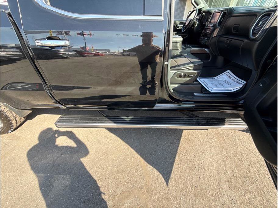 Used 2019 Chevrolet Silverado 1500 High Country w/ Technology Package AWD/4WD image 4