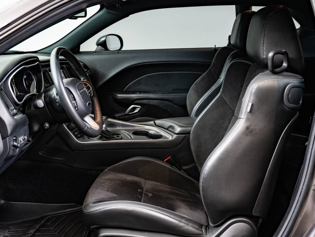 Used 2017 Dodge Challenger R/T Scat Pack w/ Leather Interior Group RWD image 21