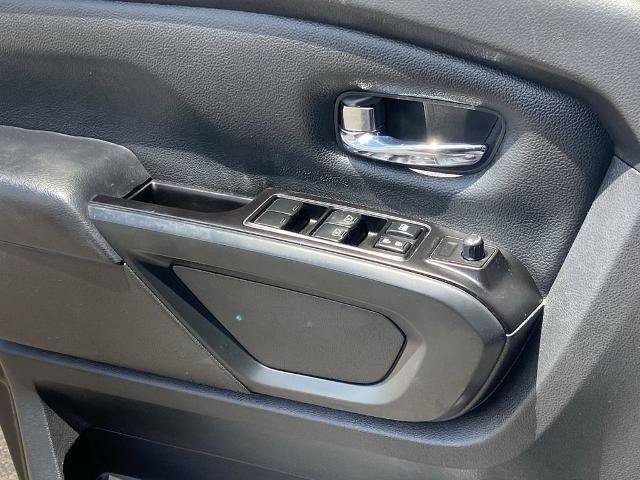 Used 2019 Nissan Titan SV w/ SV Convenience Package RWD image 19