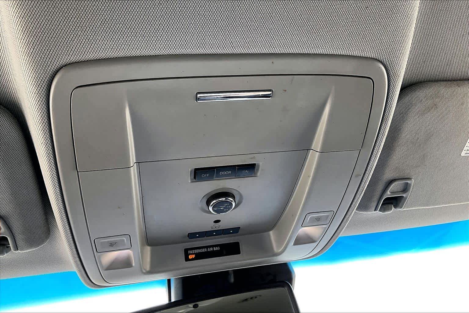 Used 2017 Chevrolet Suburban LT RWD image 30
