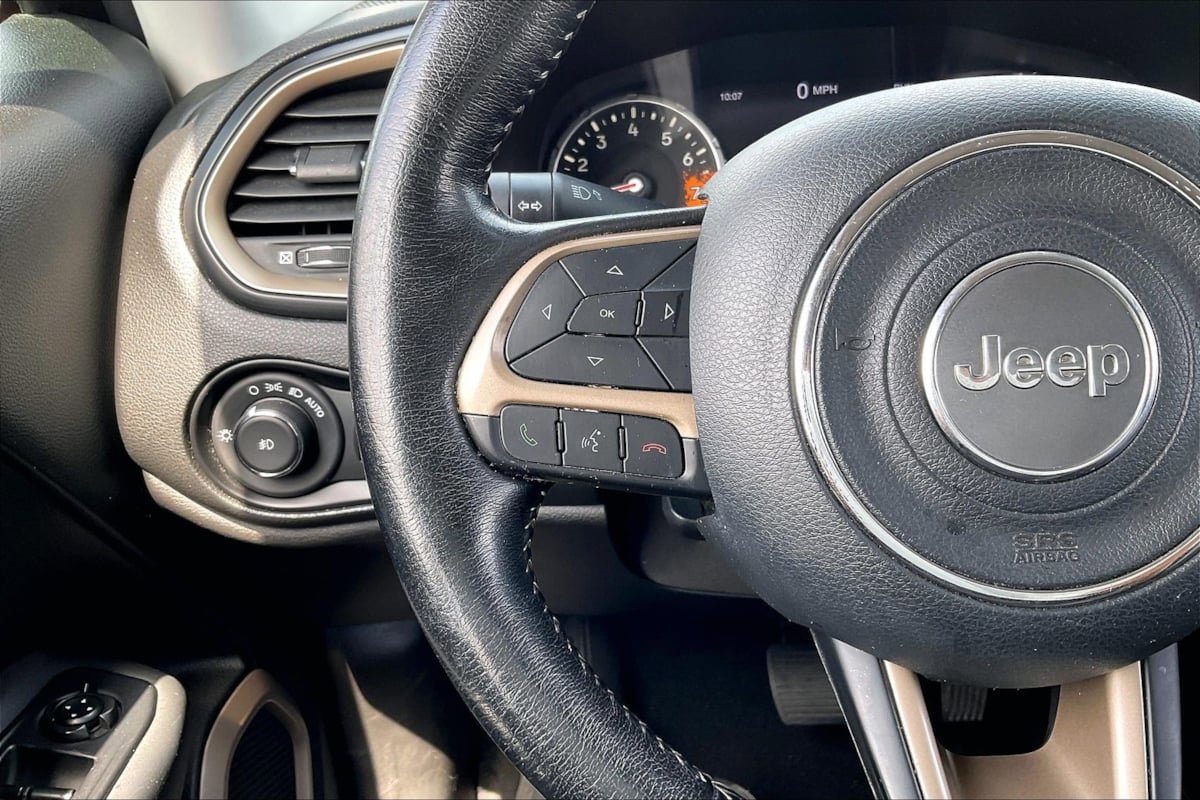 Used 2017 Jeep Renegade Limited FWD image 18