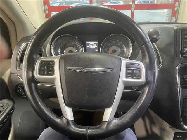 Used 2015 Chrysler Town & Country Touring-L w/ Driver Convenience Group image 15