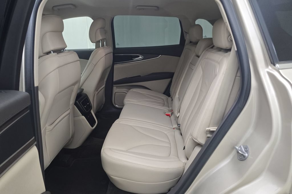 Used 2017 Lincoln MKX Select w/ Select Plus Package AWD/4WD image 23