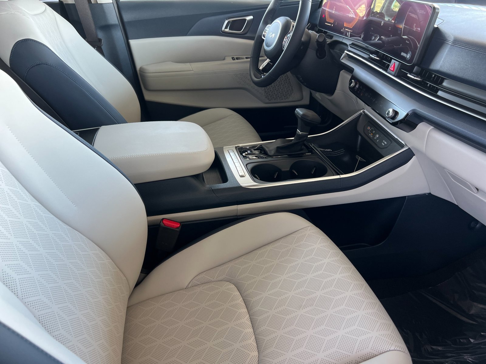 New 2026 Kia Carnival EX image 18