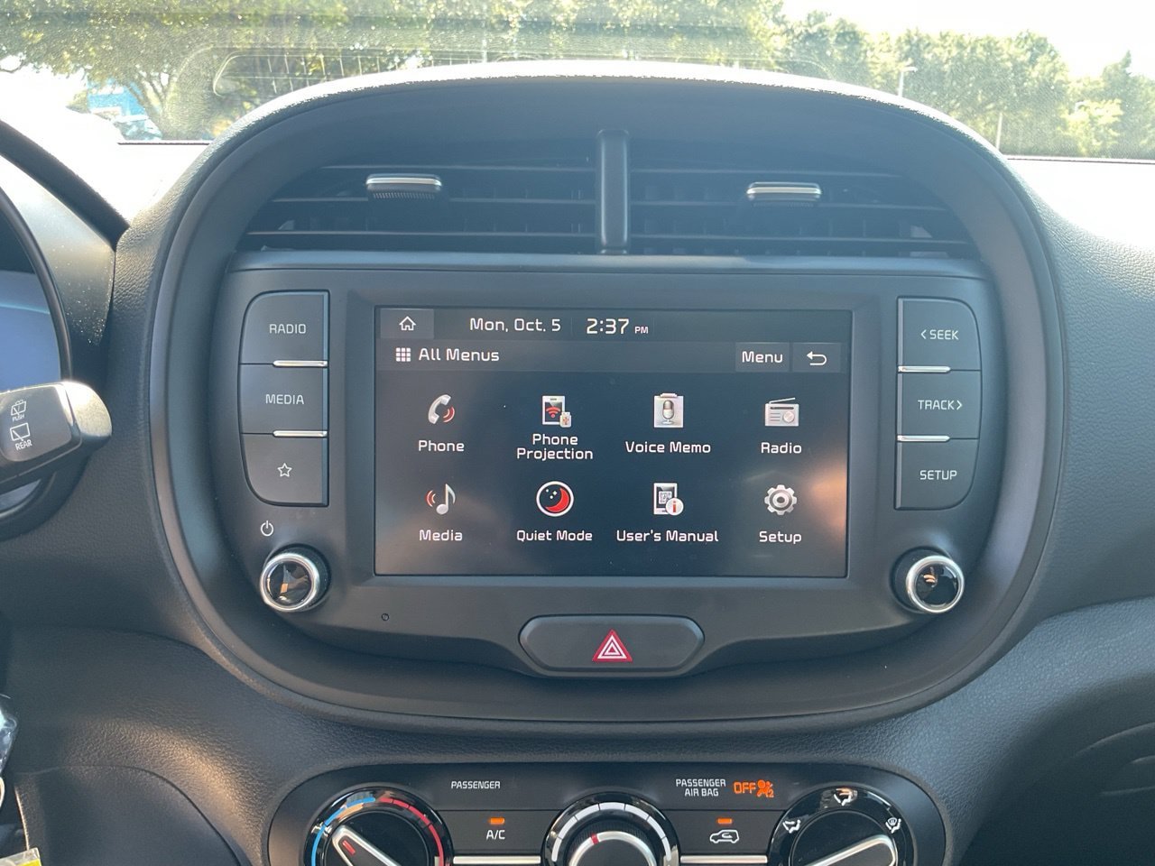 Used 2025 Kia Soul LX w/ LX Technology Package FWD image 29