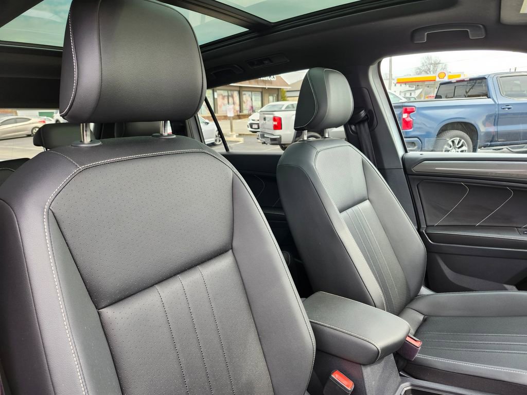 Used 2023 Volkswagen Tiguan SE R-Line image 11