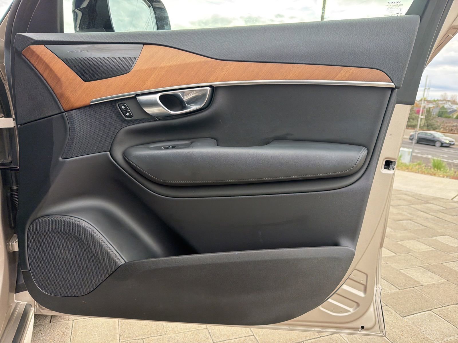 Certified 2023 Volvo XC90 T8 Plus w/ Protection Package Premier AWD/4WD image 25