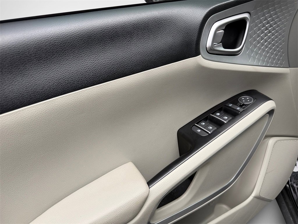 Certified 2023 Kia Soul LX w/ Option Group 015 image 14