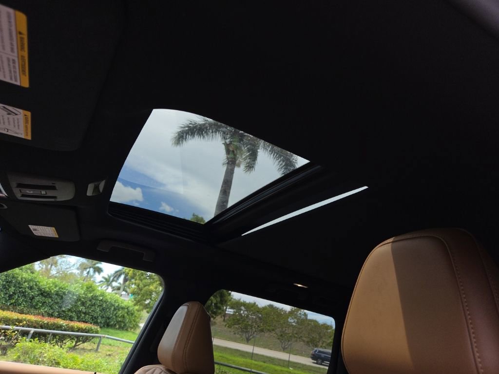 Used 2025 Nissan Armada Platinum Reserve image 5