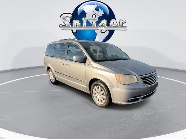 Used 2016 Chrysler Town & Country Touring image 2