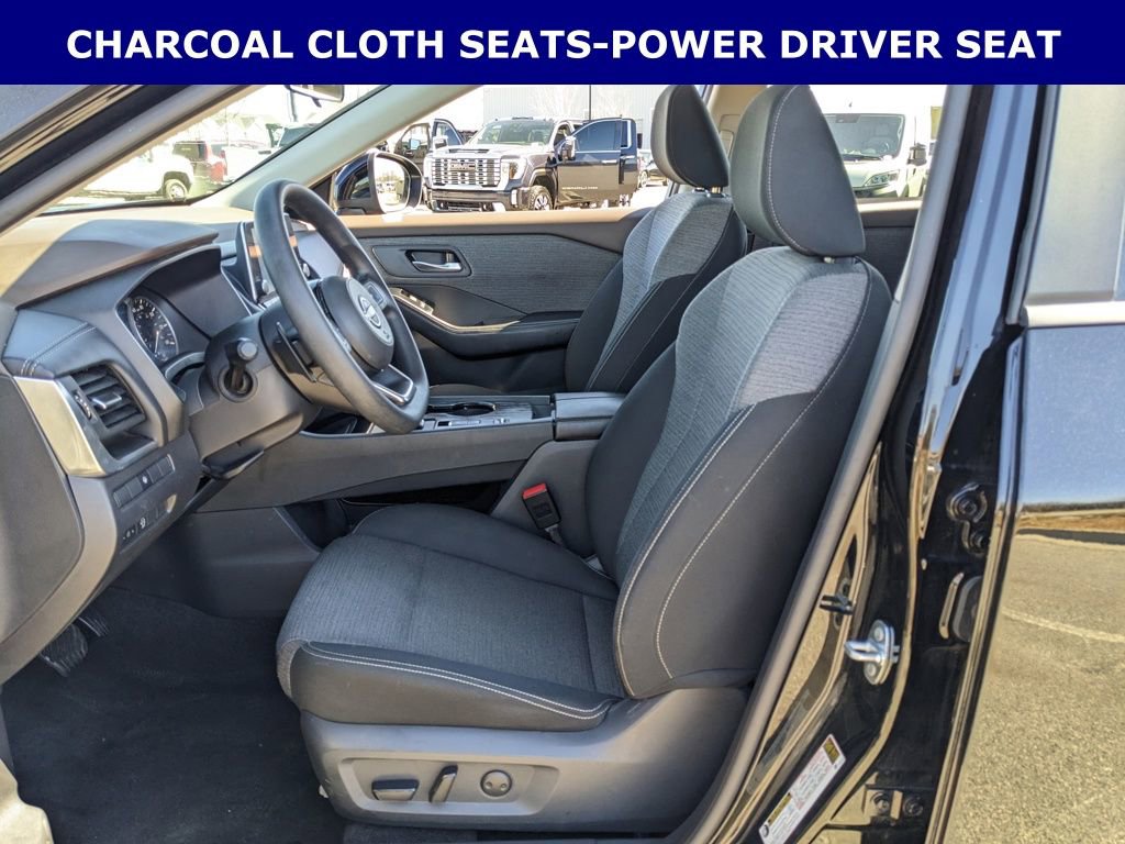 Used 2023 Nissan Rogue SV image 3