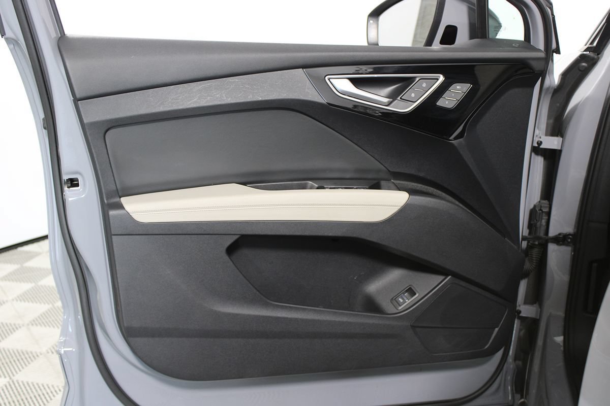 Used 2023 Audi Q4 e-tron Premium w/ Convenience Package RWD image 5
