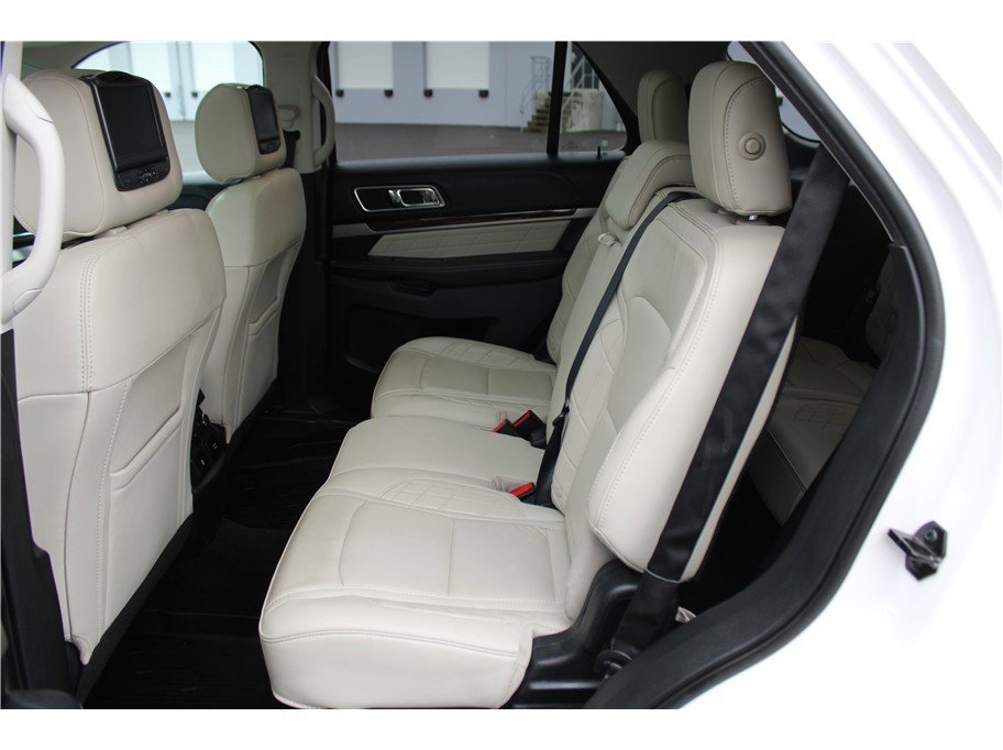 Used 2017 Ford Explorer Platinum image 12