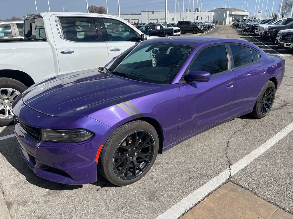 Used 2018 Dodge Charger SXT RWD image 1