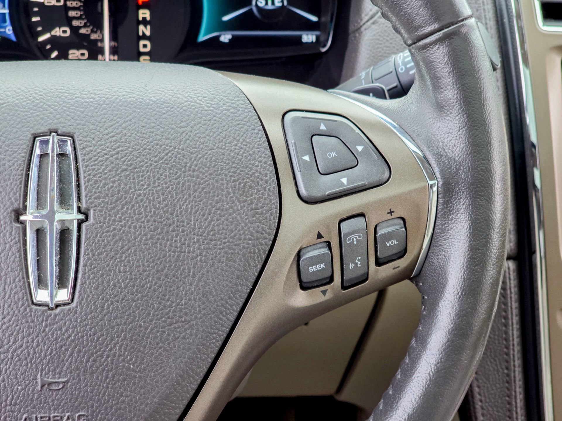 Used 2015 Lincoln MKX FWD w/ Equipment Group 102A image 35