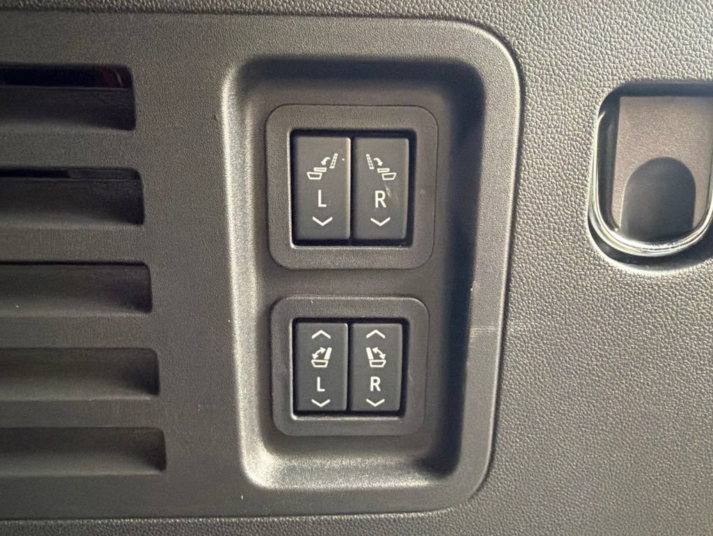 Used 2026 Chevrolet Traverse RS w/ LPO, Floor Liner Package AWD/4WD image 12