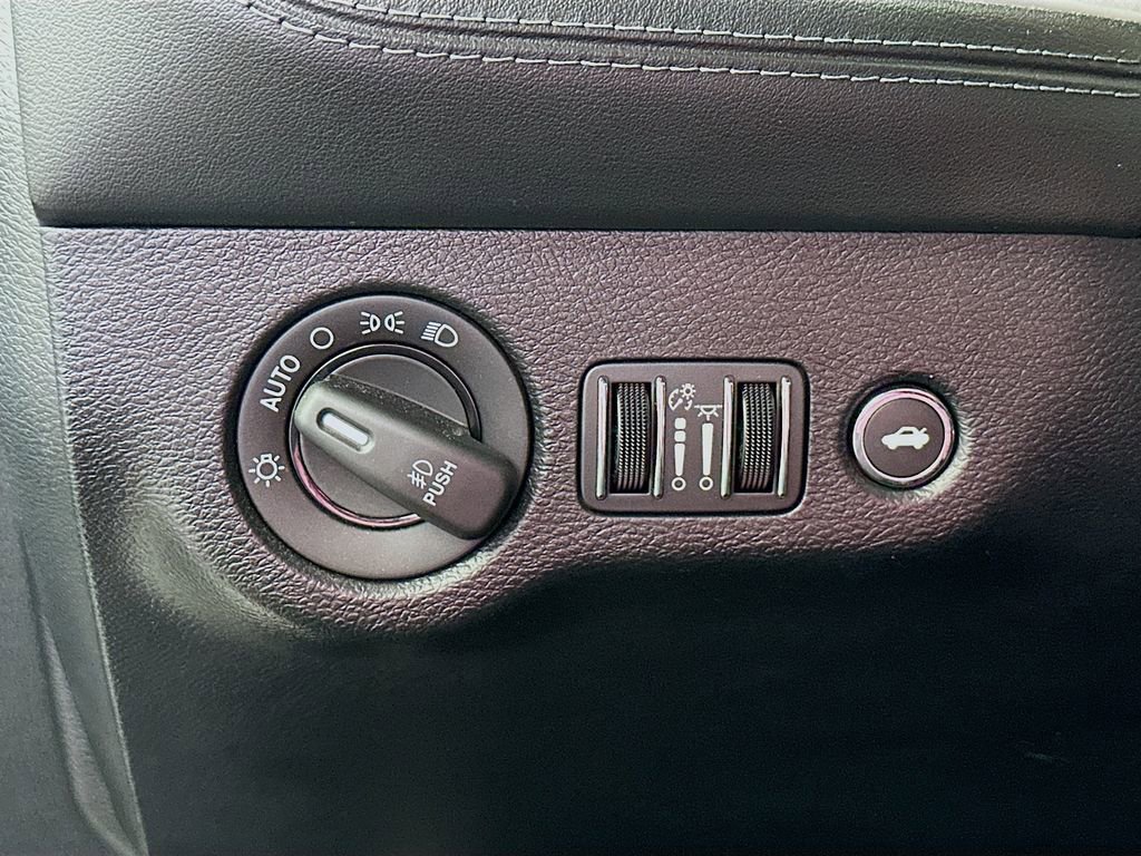 Used 2022 Dodge Challenger R/T w/ Plus Package image 10