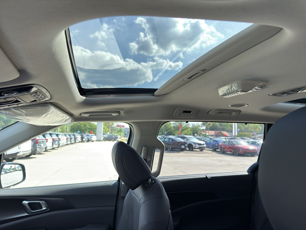 New 2026 Kia Carnival SX w/ SX Dark Edition Package FWD image 13