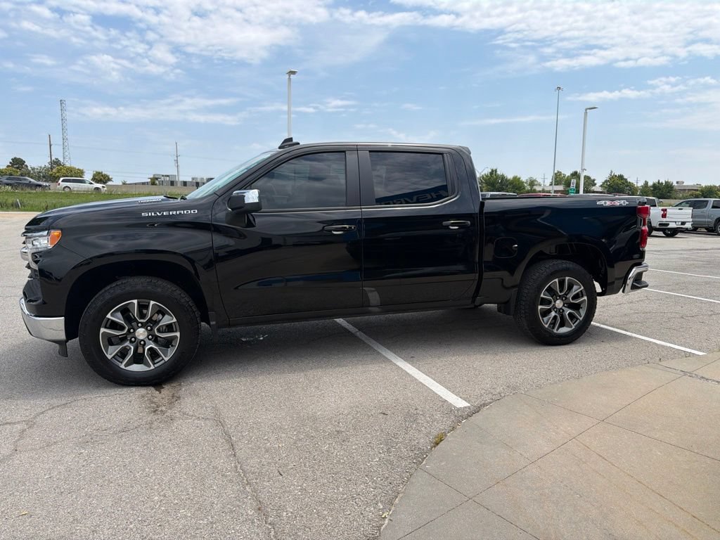 Used 2025 Chevrolet Silverado 1500 LT AWD/4WD image 6