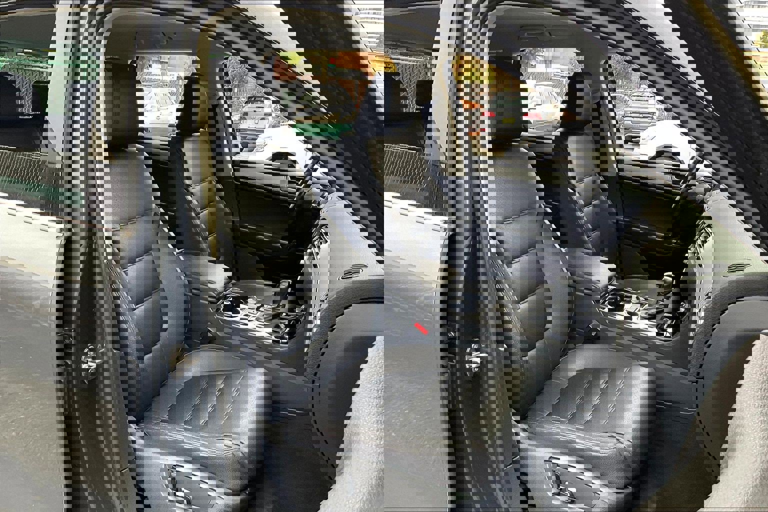 Used 2016 Volkswagen Touareg Sport image 6