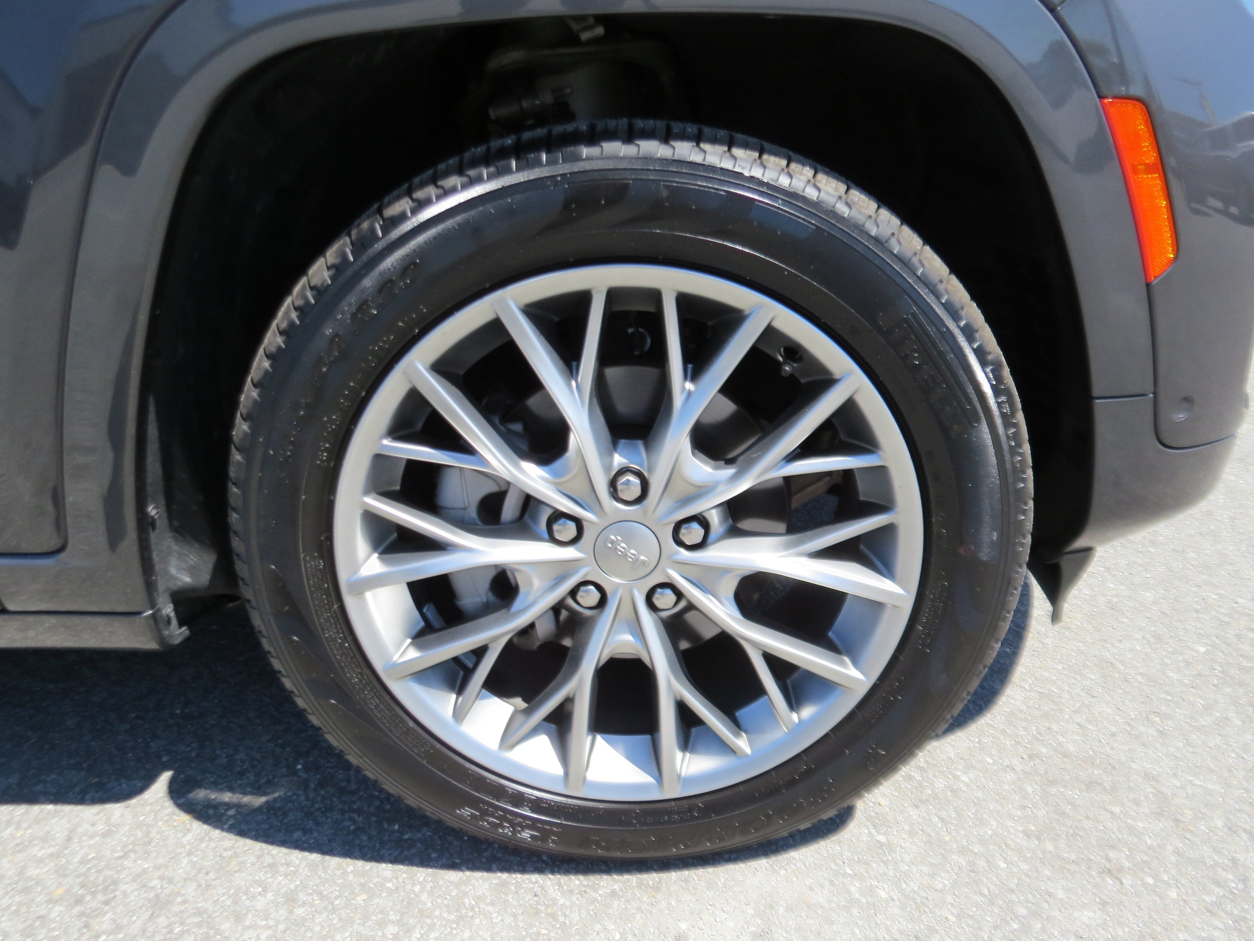 Used 2025 Jeep Grand Cherokee Summit AWD/4WD image 10