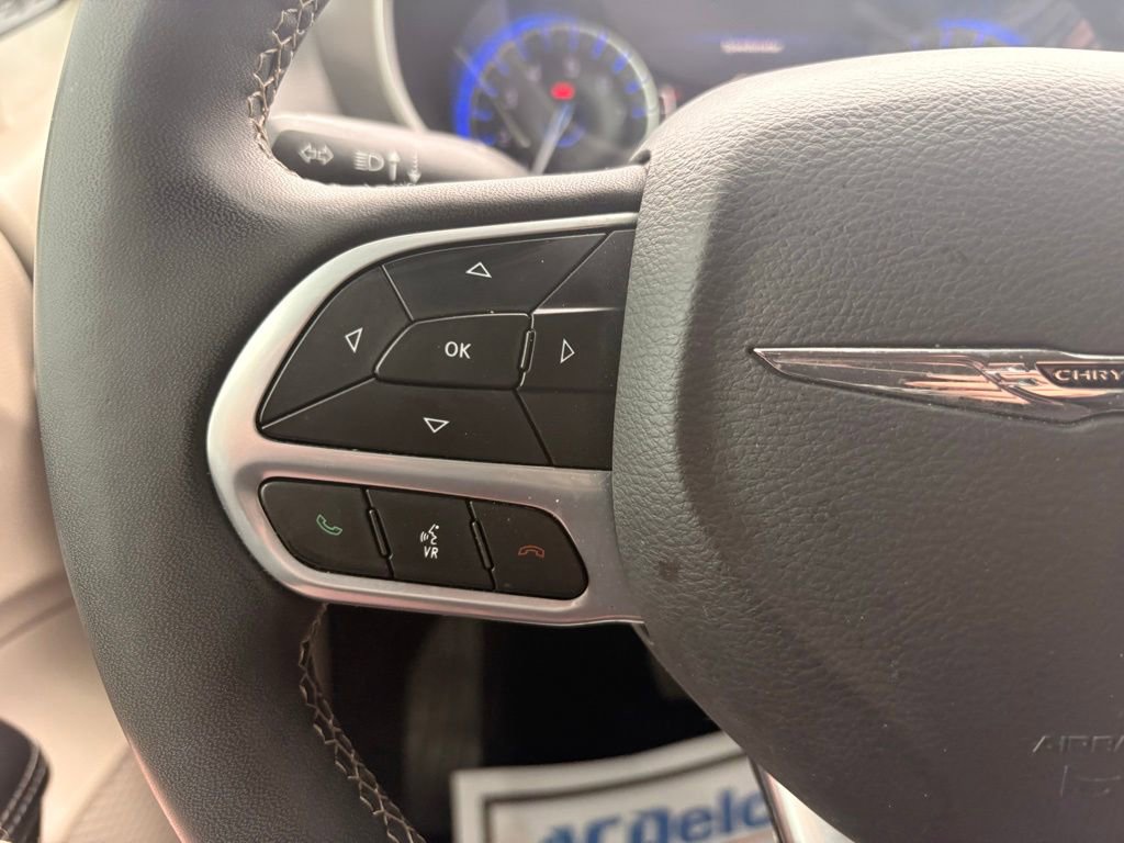 Used 2023 Chrysler Pacifica Touring-L FWD image 30