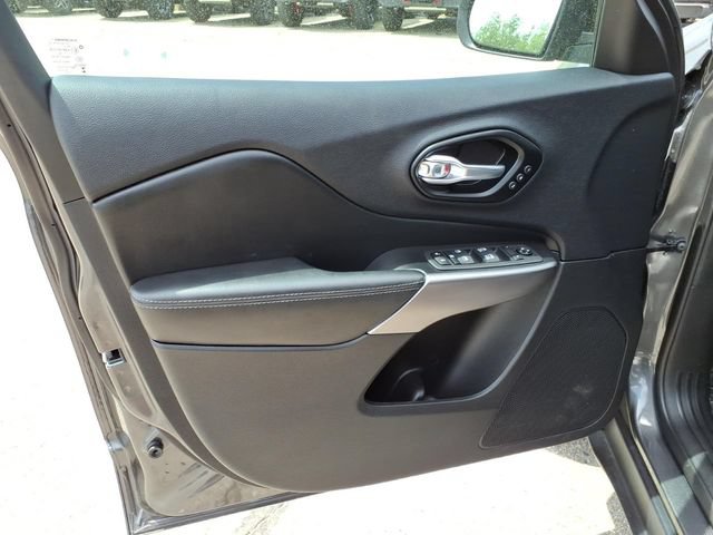 Used 2022 Jeep Cherokee Limited AWD/4WD image 19