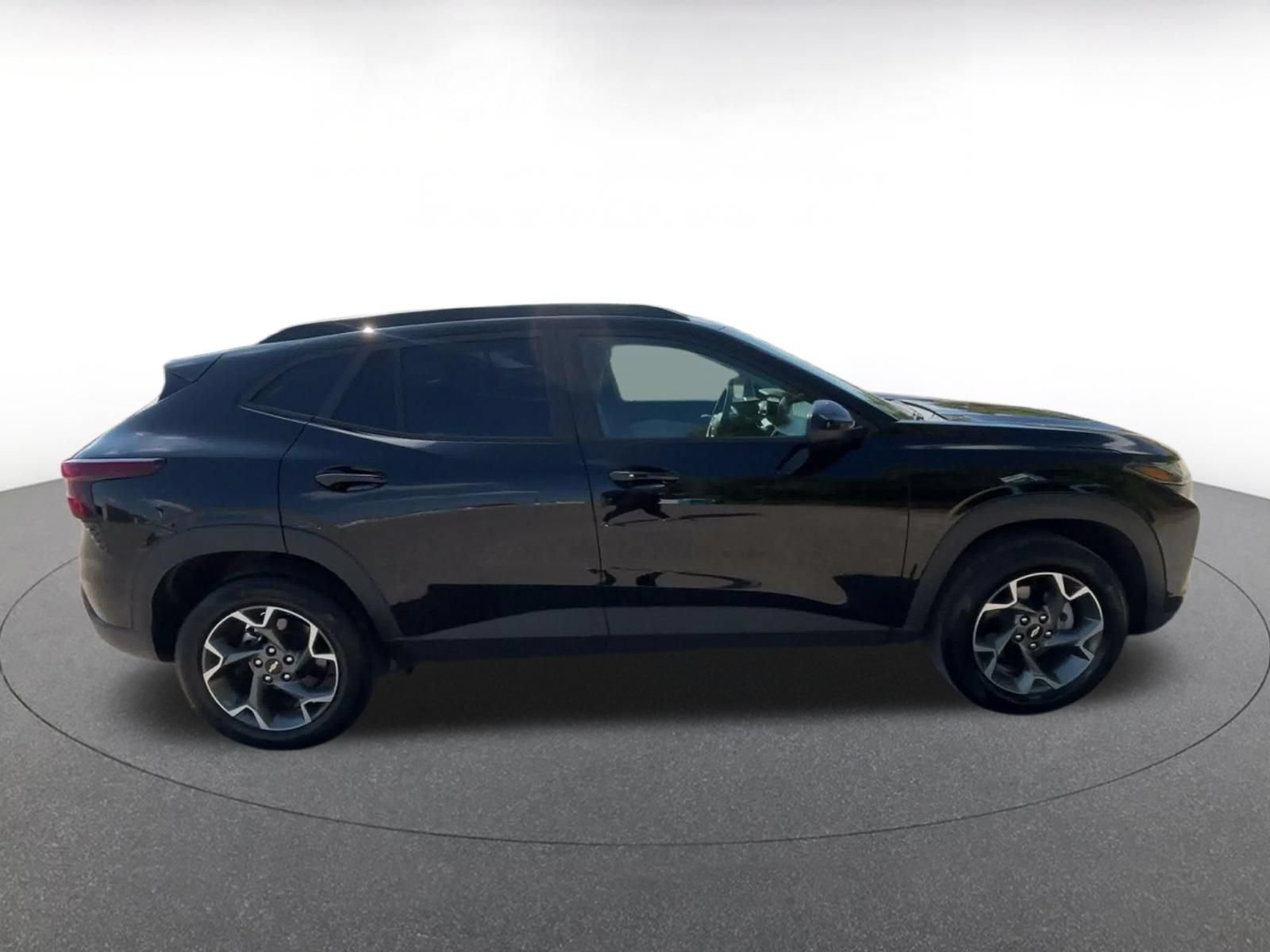 Used 2025 Chevrolet Trax LT w/ LT Convenience Package FWD image 15