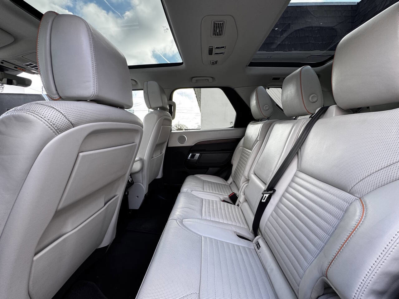 Used 2017 Land Rover Discovery HSE Luxury image 13