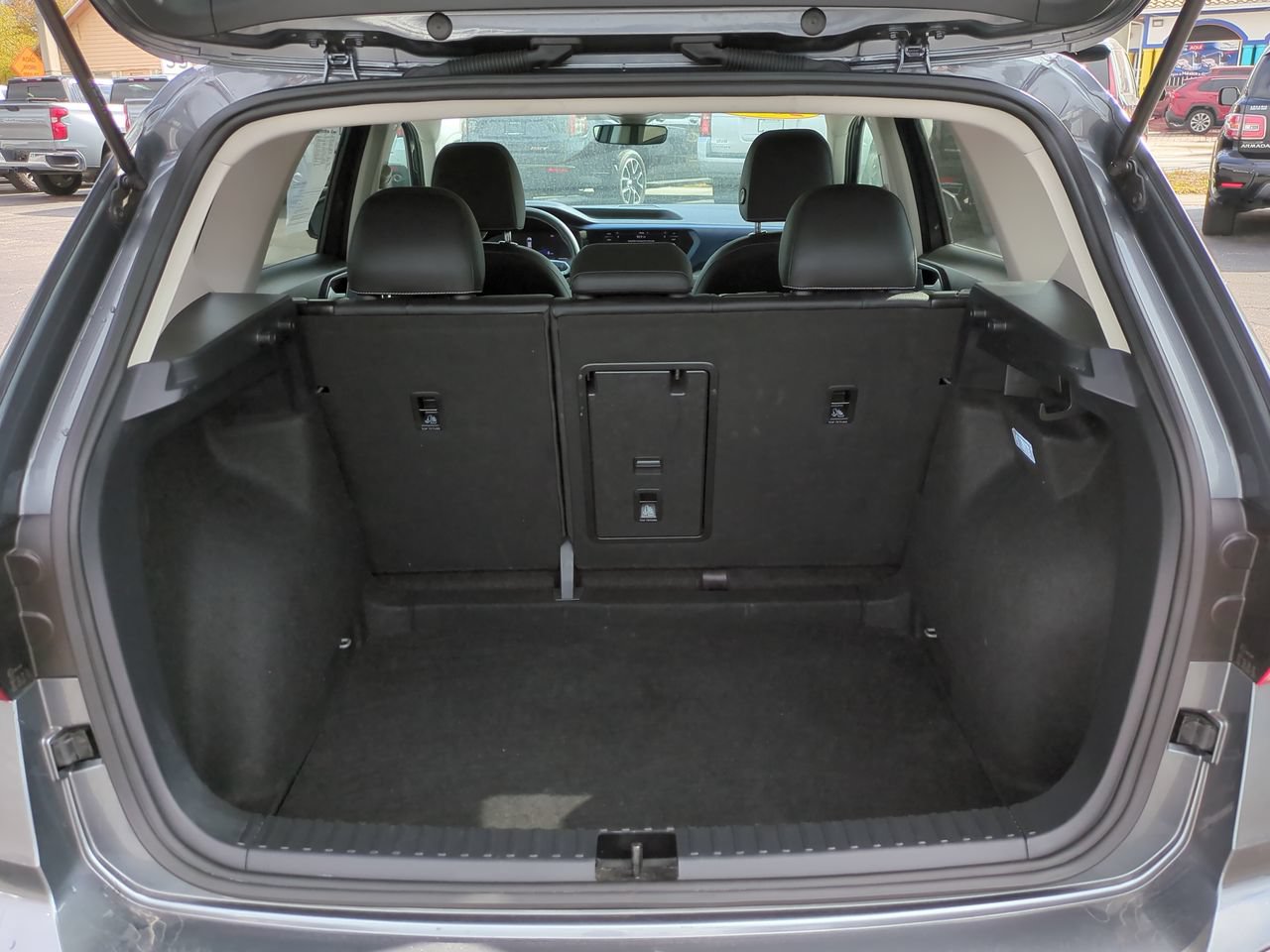 Used 2024 Volkswagen Taos SE FWD image 13