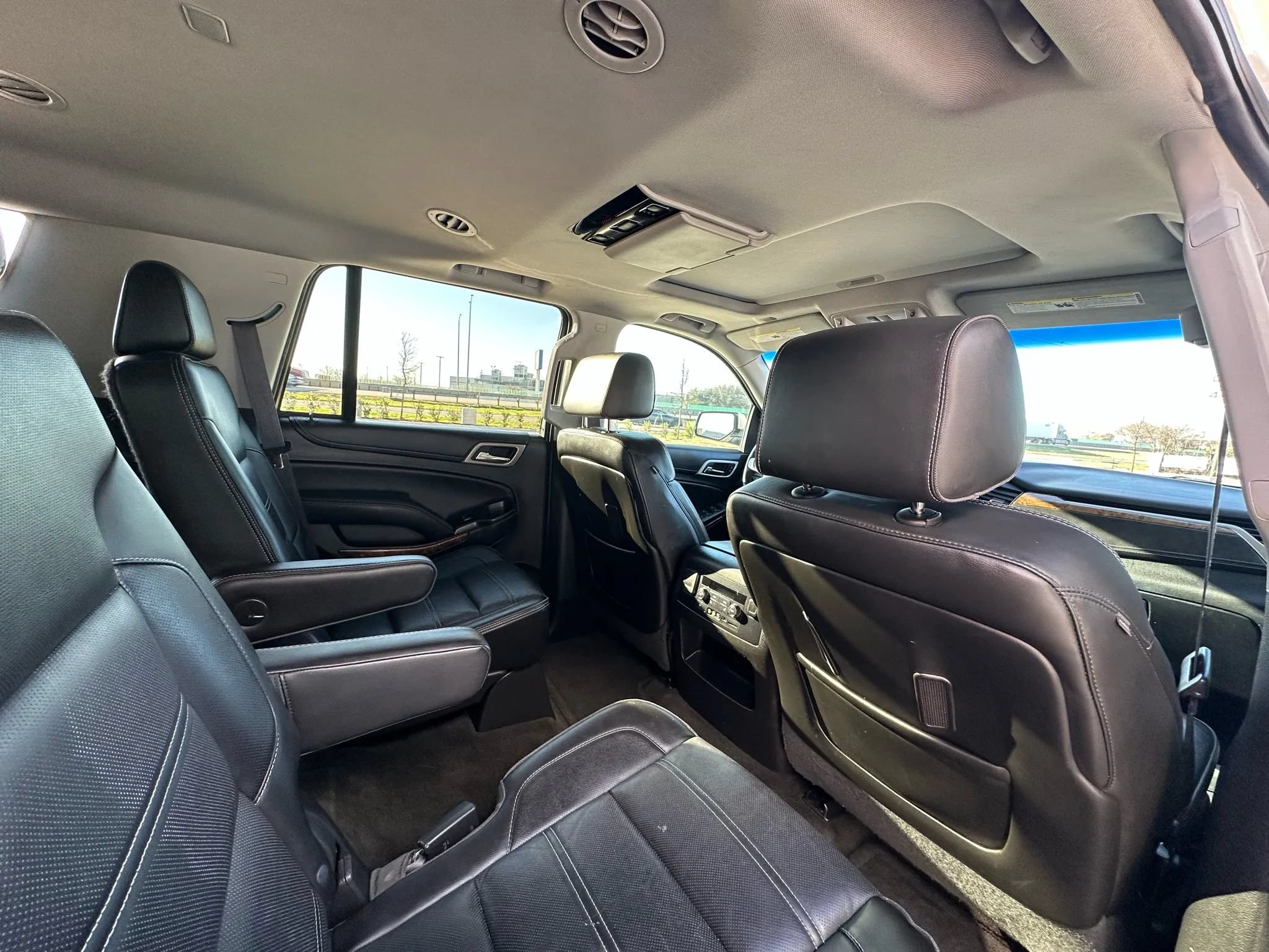 Used 2015 GMC Yukon Denali w/ Premium Package AWD/4WD image 19
