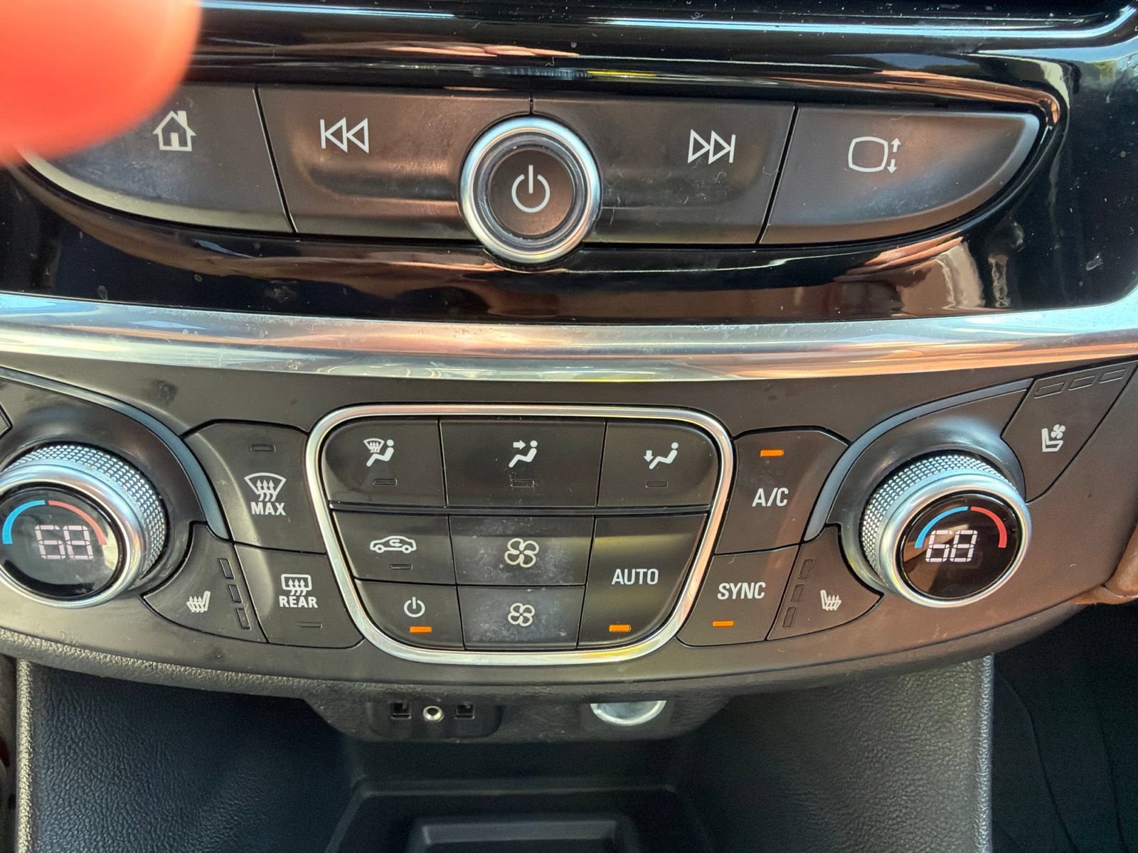 Used 2018 Chevrolet Traverse High Country w/ LPO, Floor Liner Package AWD/4WD image 23