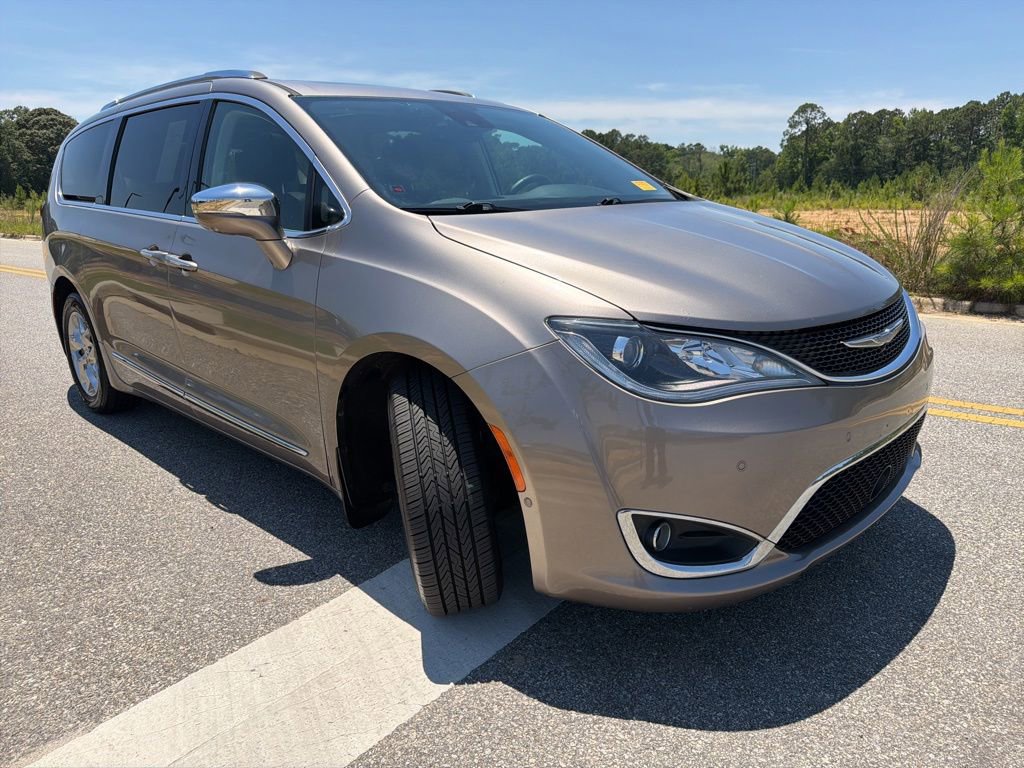 Used 2018 Chrysler Pacifica Limited w/ Advanced Safetytec Group FWD image 12