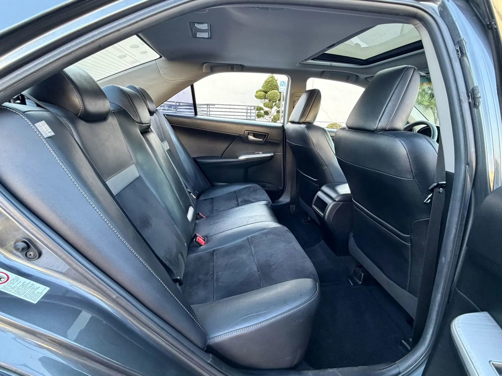 Used 2012 Toyota Camry SE w/ Leather Pkg FWD image 13
