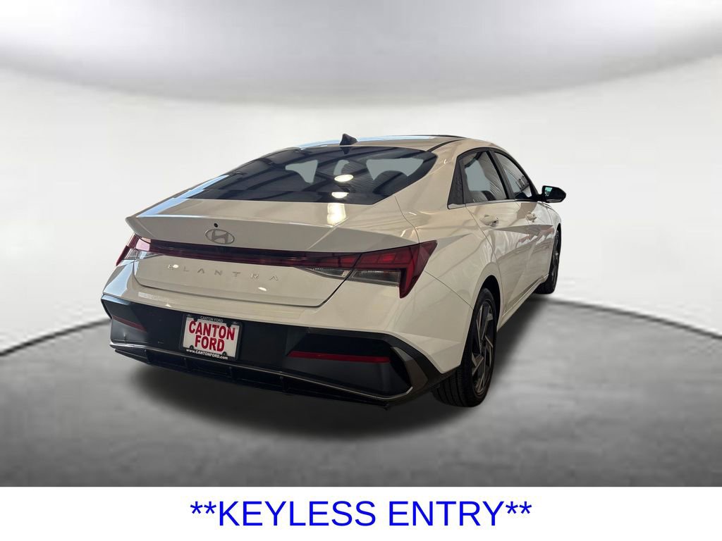 Used 2025 Hyundai Elantra SEL FWD image 6