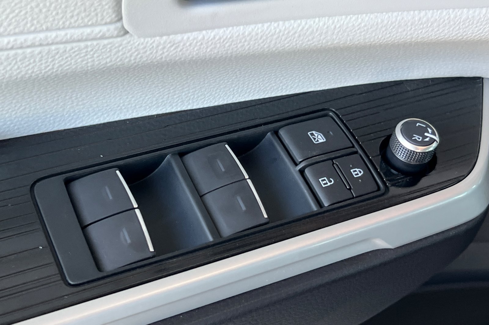 New 2026 Toyota Sienna XSE AWD/4WD image 12