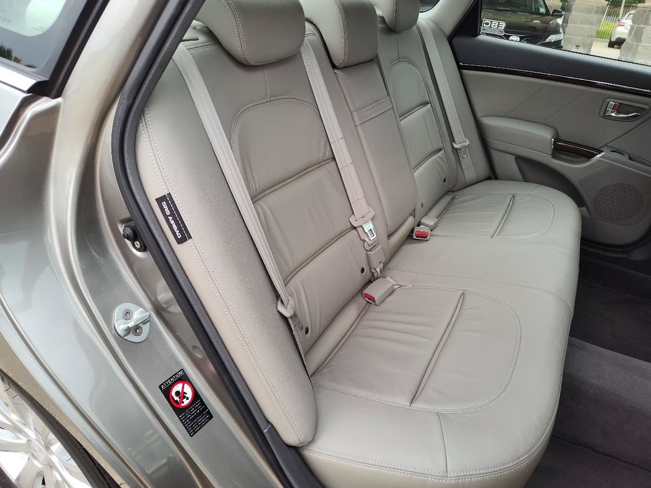 Used 2009 Hyundai Azera GLS w/ Premium Pkg 2 FWD image 23