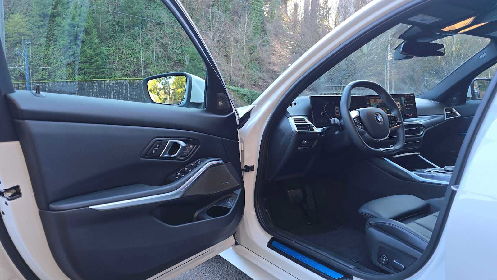 Used 2025 BMW 330i xDrive Sedan w/ M Sport Package image 19