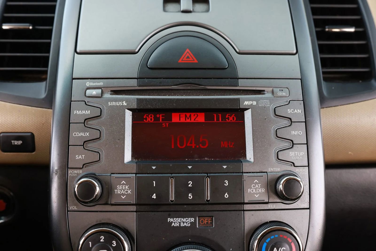 Used 2011 Kia Soul ! FWD image 32