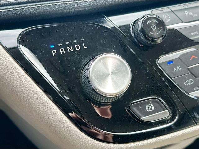 Used 2021 Chrysler Pacifica Touring-L FWD image 17