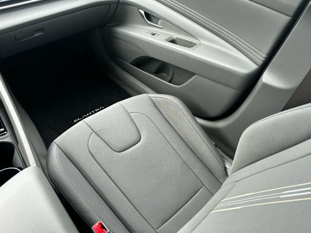 Certified 2025 Hyundai Elantra Sport image 13